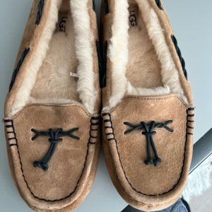 NWOT - Women's UGG Australia Brett Slippers Moccasin Style # 1005531 - size 12
